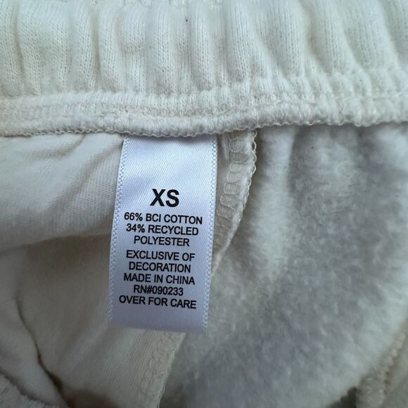 PAC Sun + Formula 1 ~ ivory fleece shorts w/ side pockets ~ size XS - Picture 8 of 10